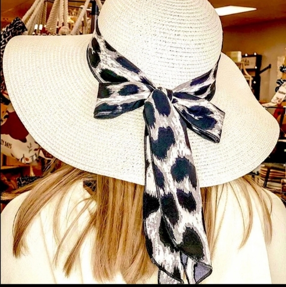 Leopard bow, ivory straw raffia beach summer ocean hat. - Picture 4 of 4